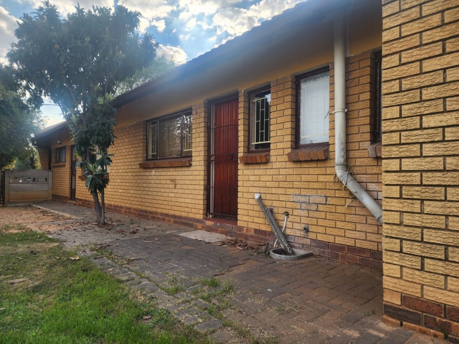 4 Bedroom Property for Sale in Pellissier Free State